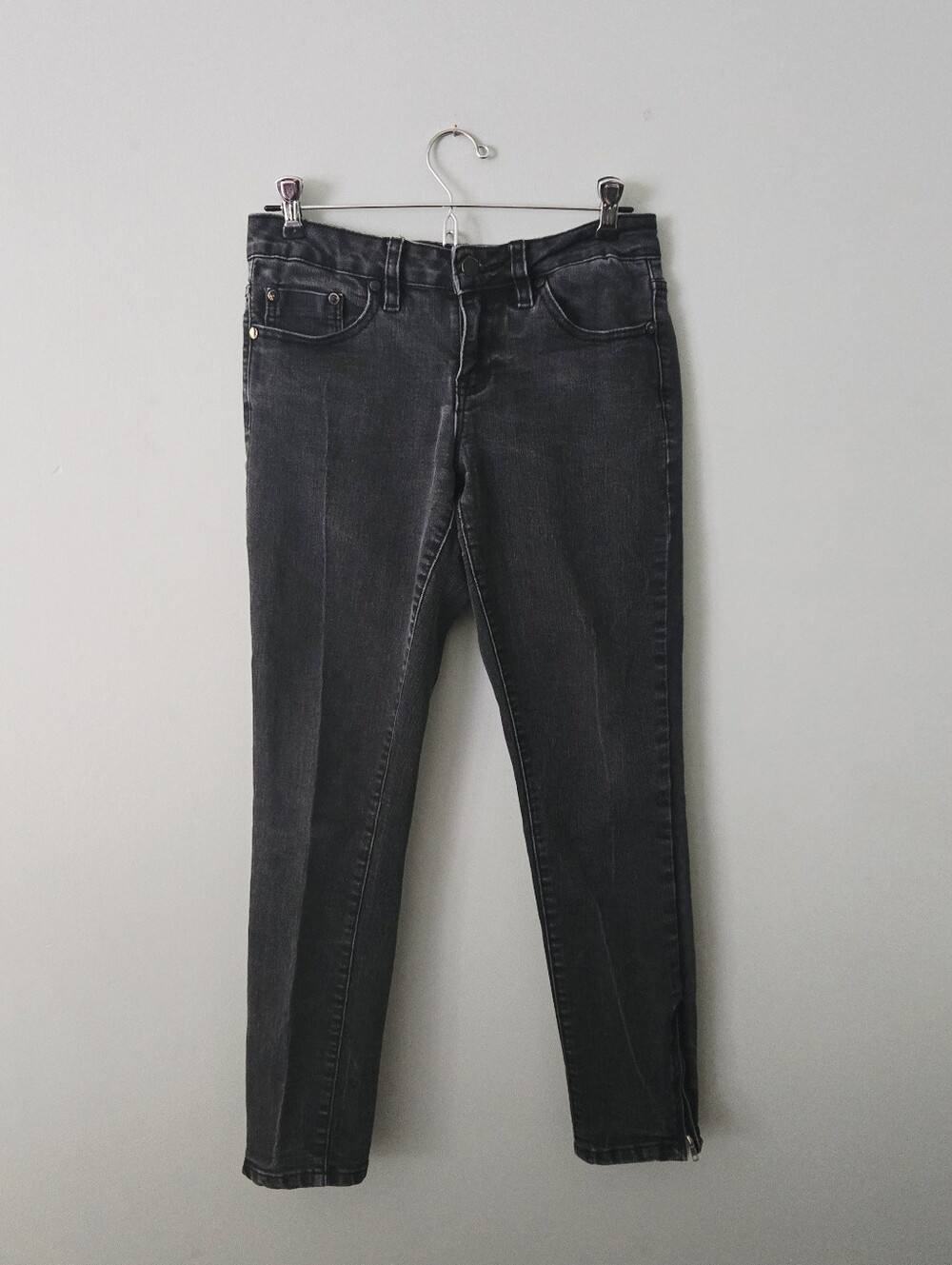Max Studio Ankle-Length Dark Wash Black Grey Jeans, size 4